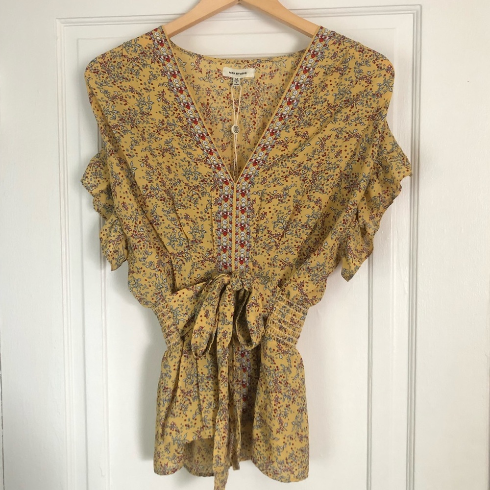 Max Studio. V neck, ruffled cap sleeves. Medium